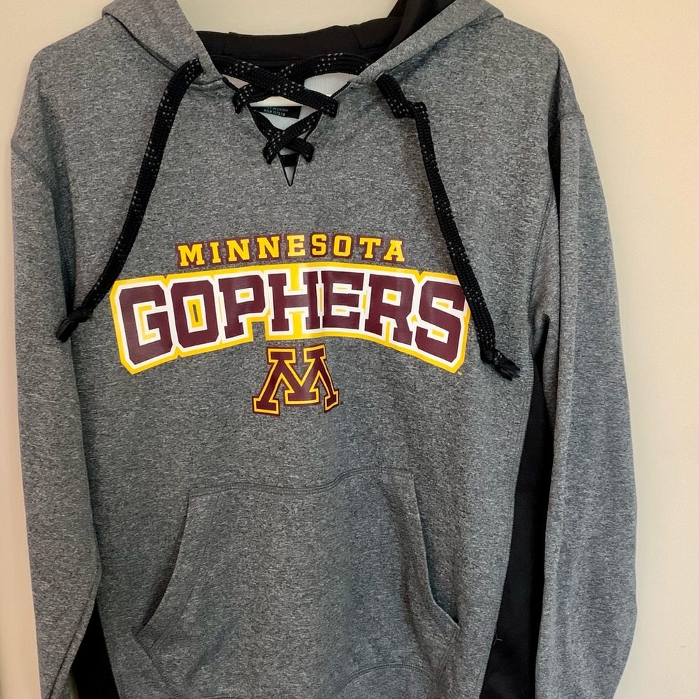 - 🏀🏈Minnesota Gopher Hoodie Men’s Medium.